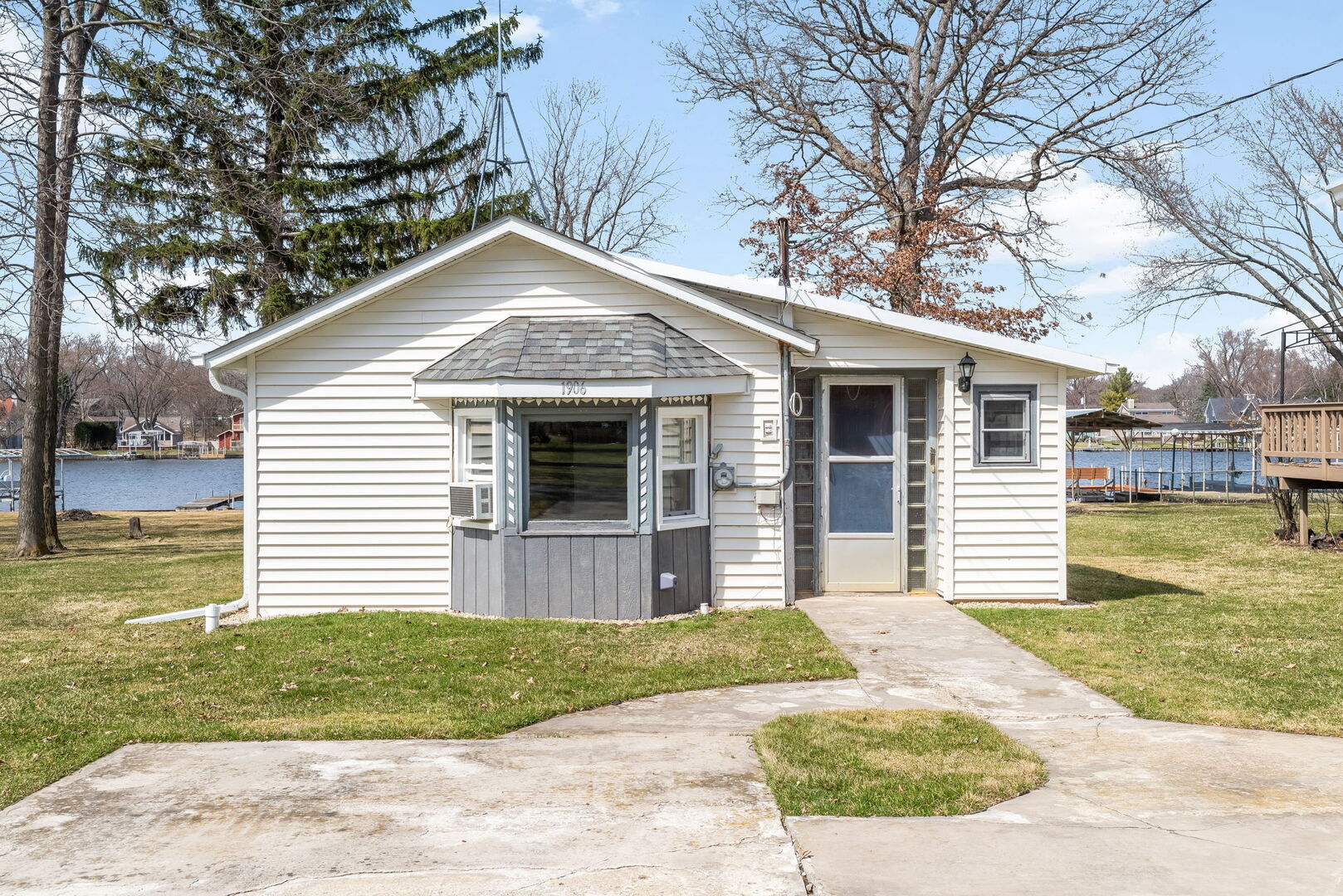 1906 River Terrace Drive
