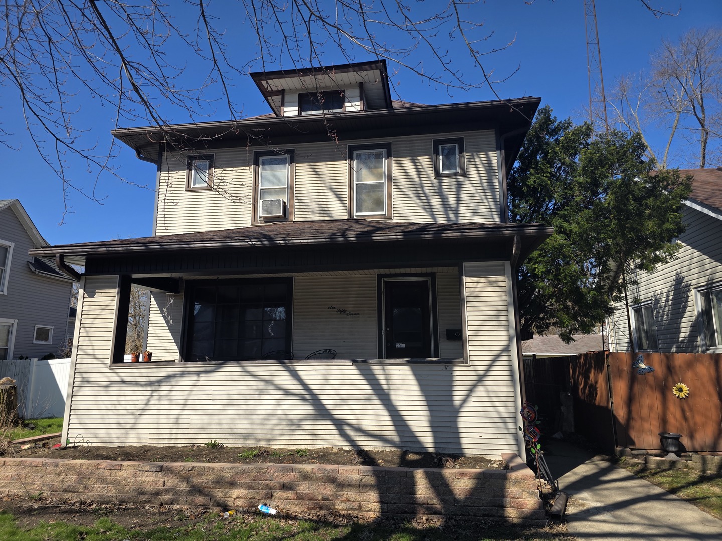 657 Poplar Avenue