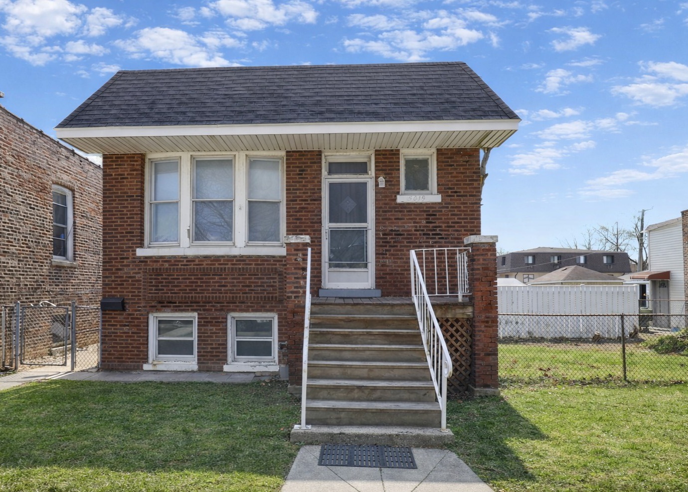 5019 32 Place