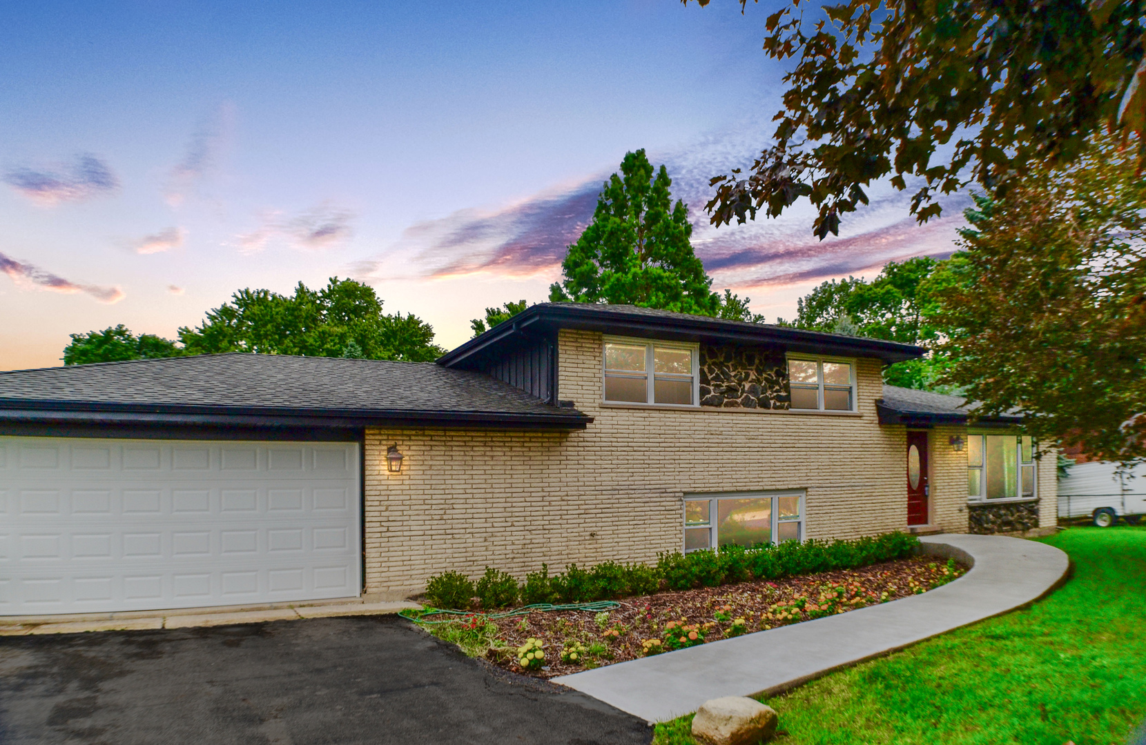20W309 Frontage Road