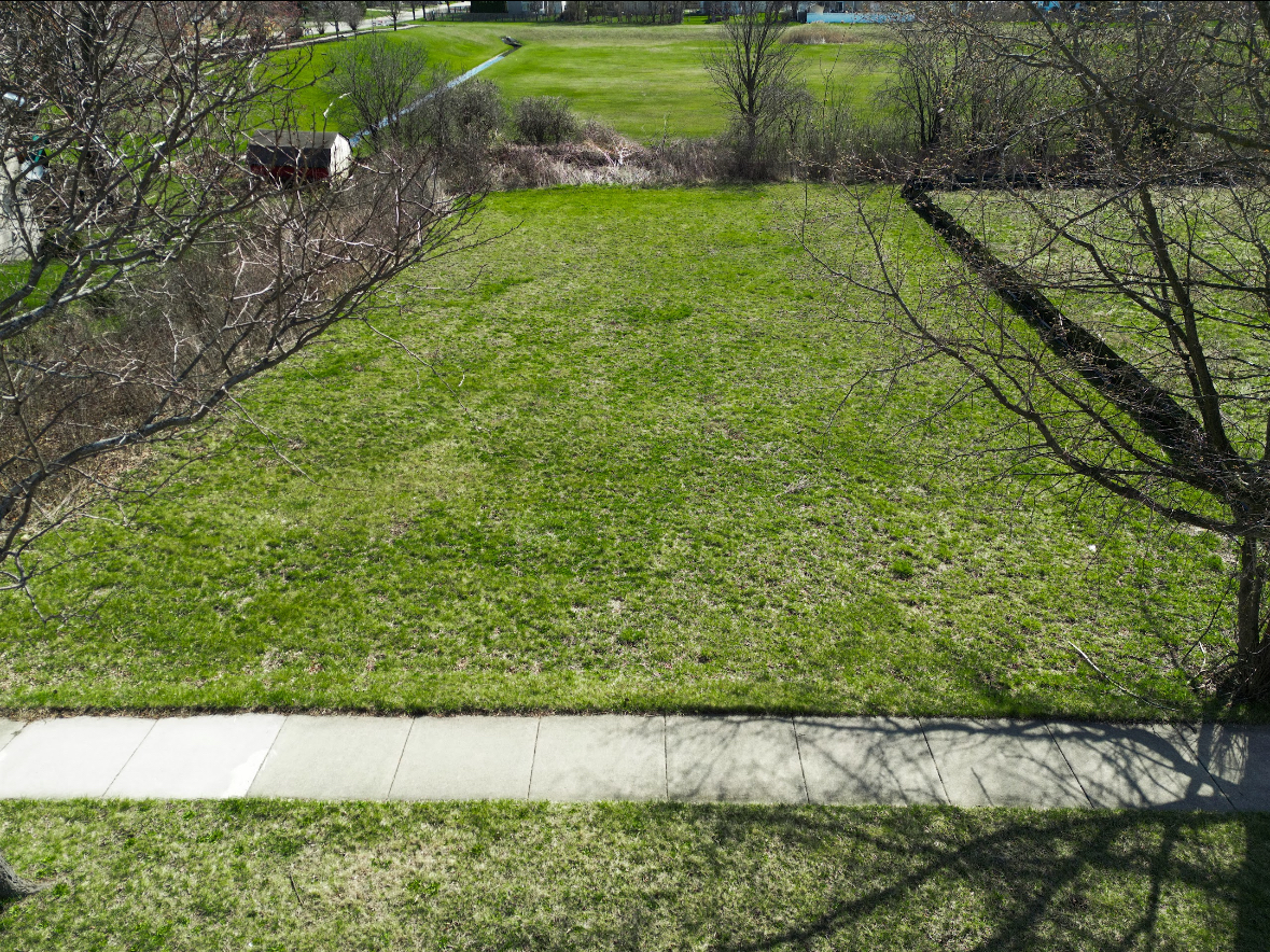 975 Belle Plaine Avenue