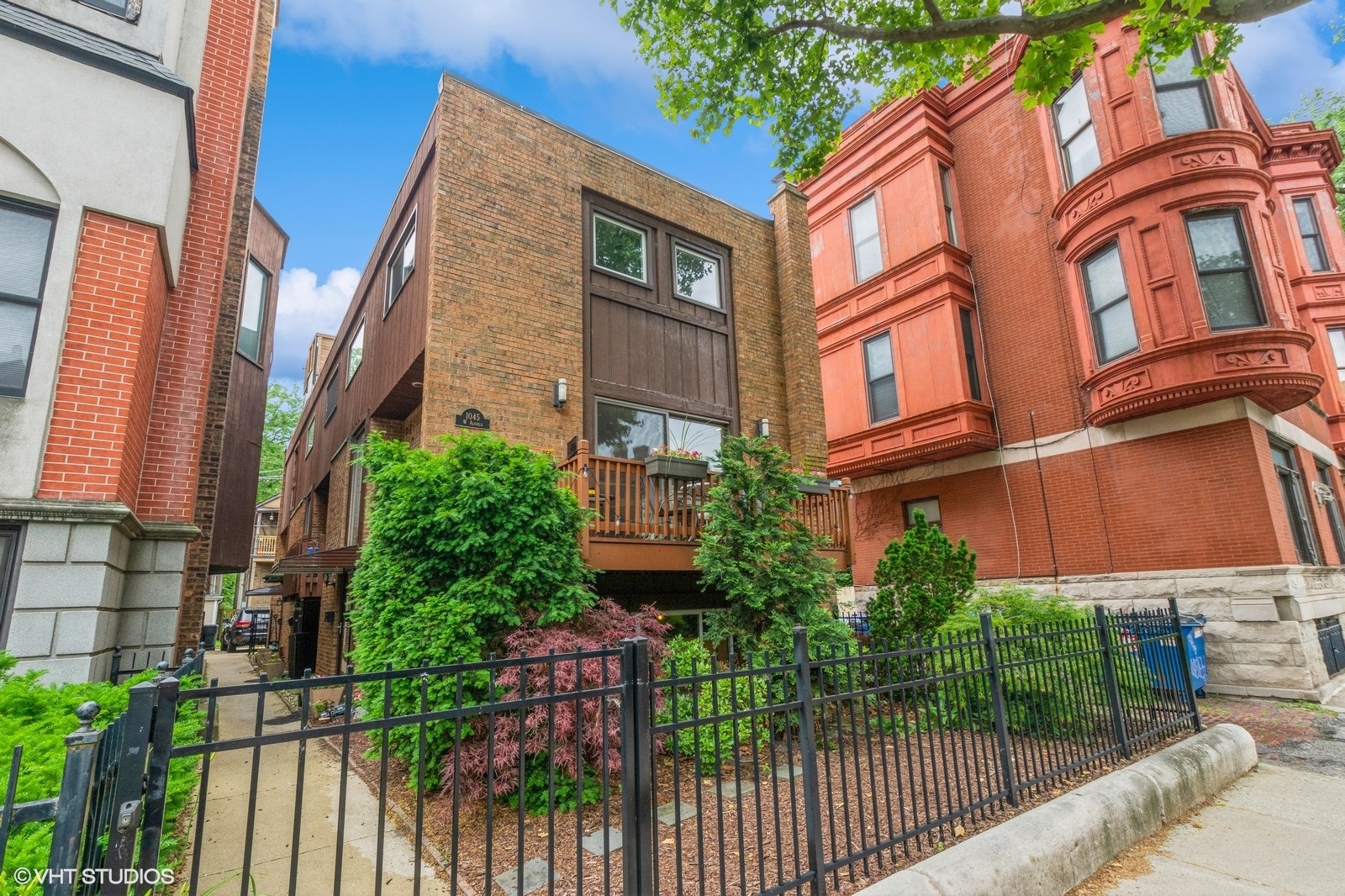 1045 ALTGELD Street