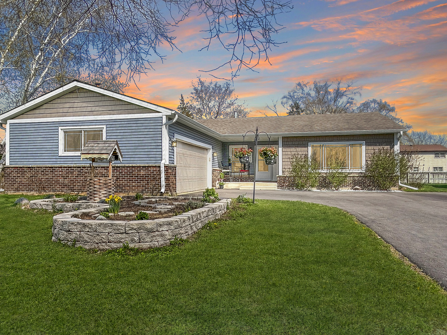 211 Waterbury Circle