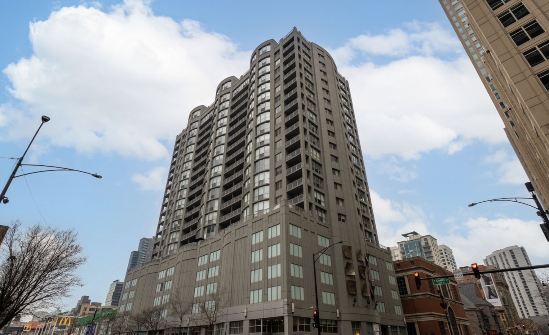 600 DEARBORN Street