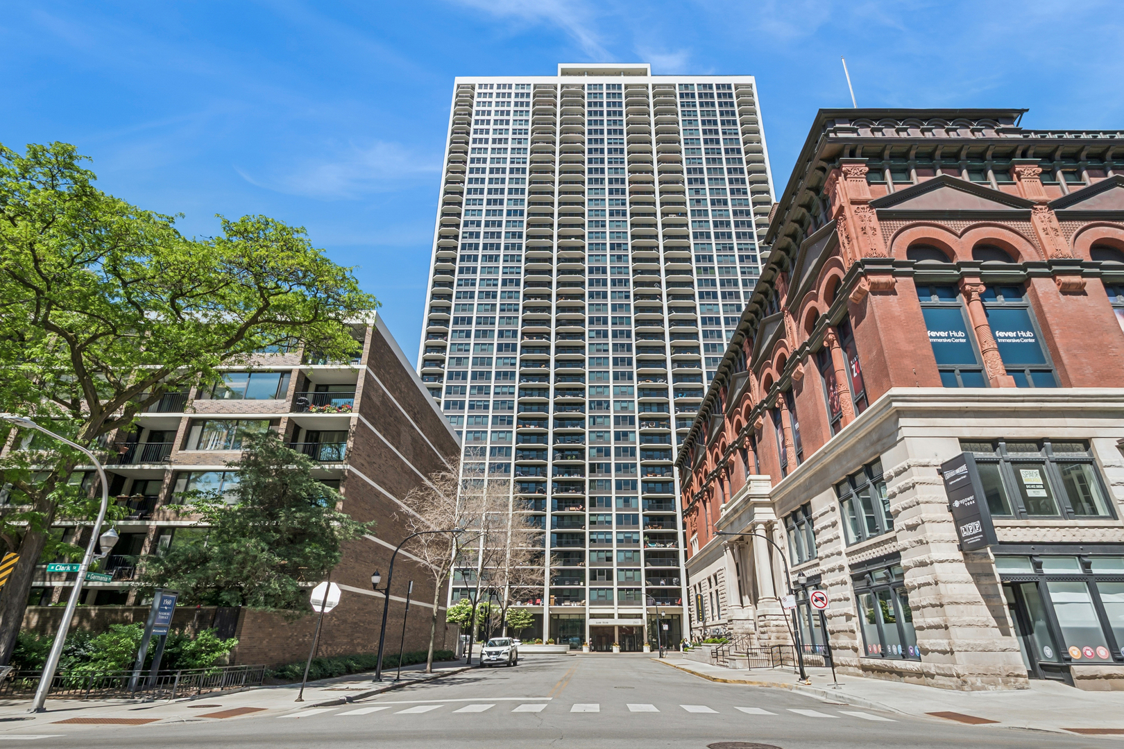 1560 Sandburg Terrace