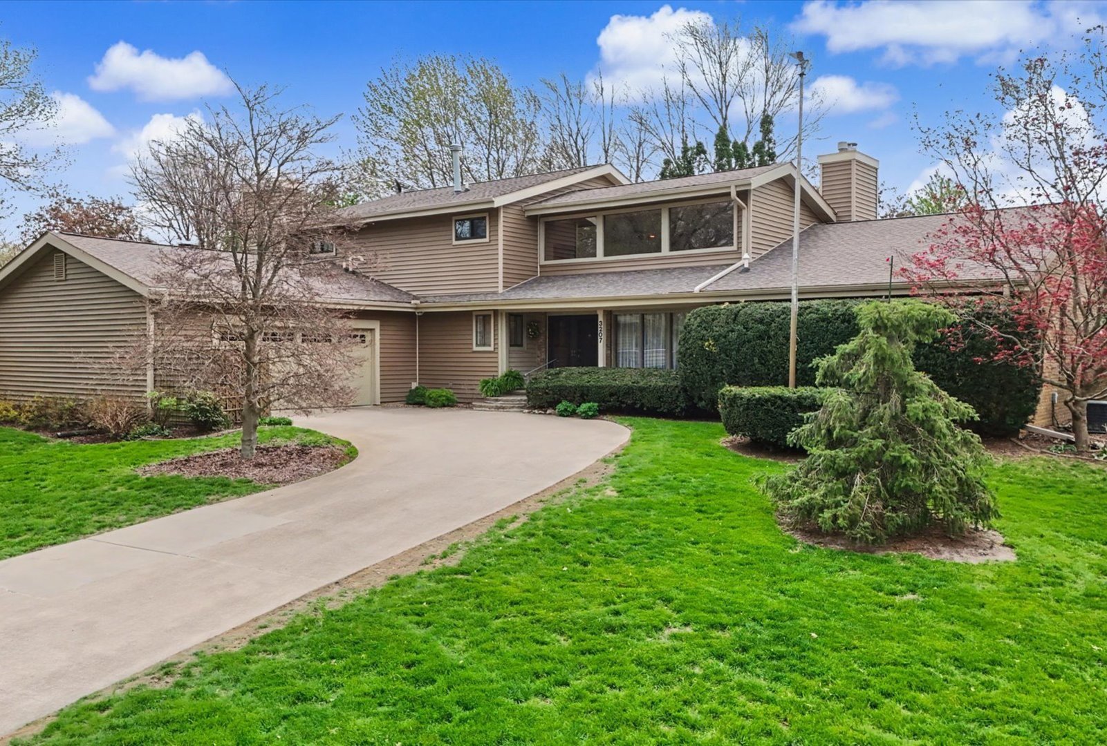 3207 Douglas Woods Drive