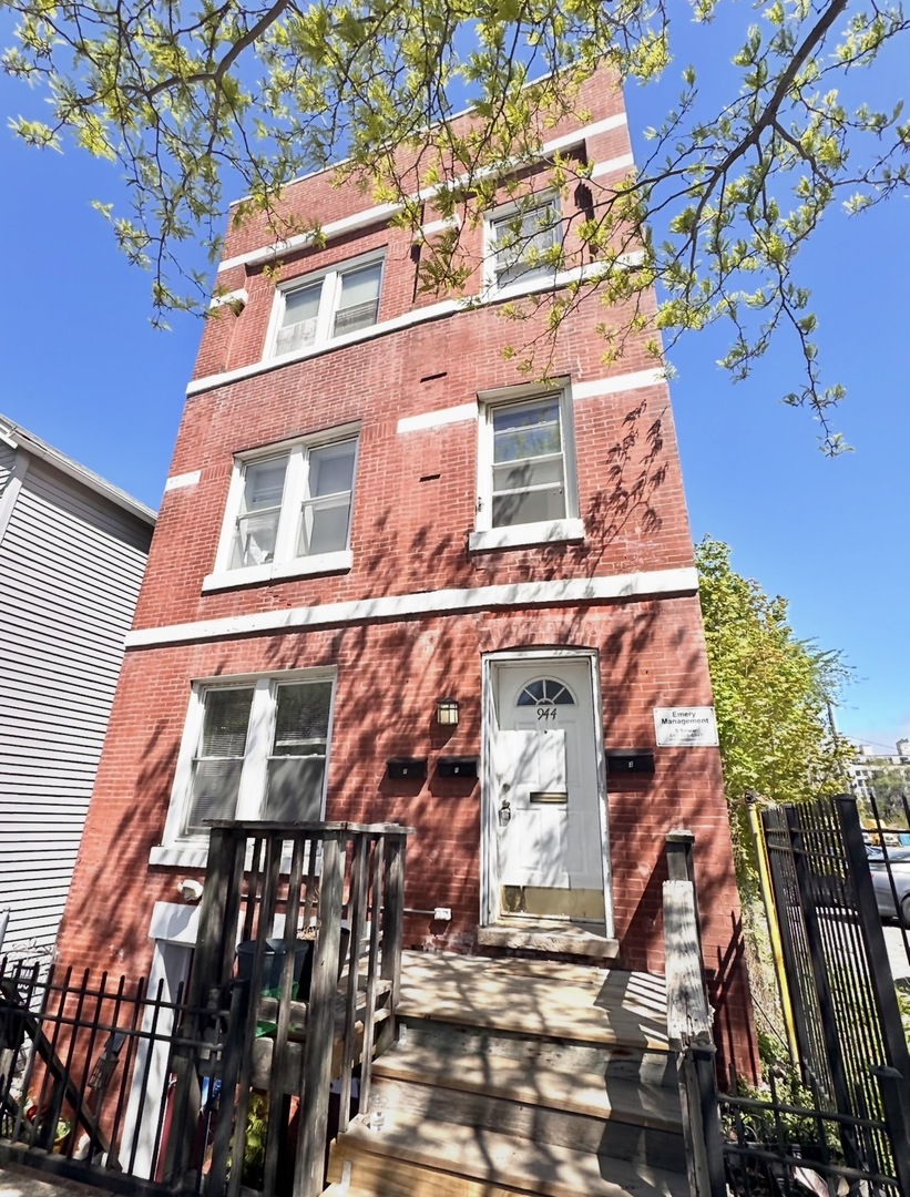 944 18TH Street