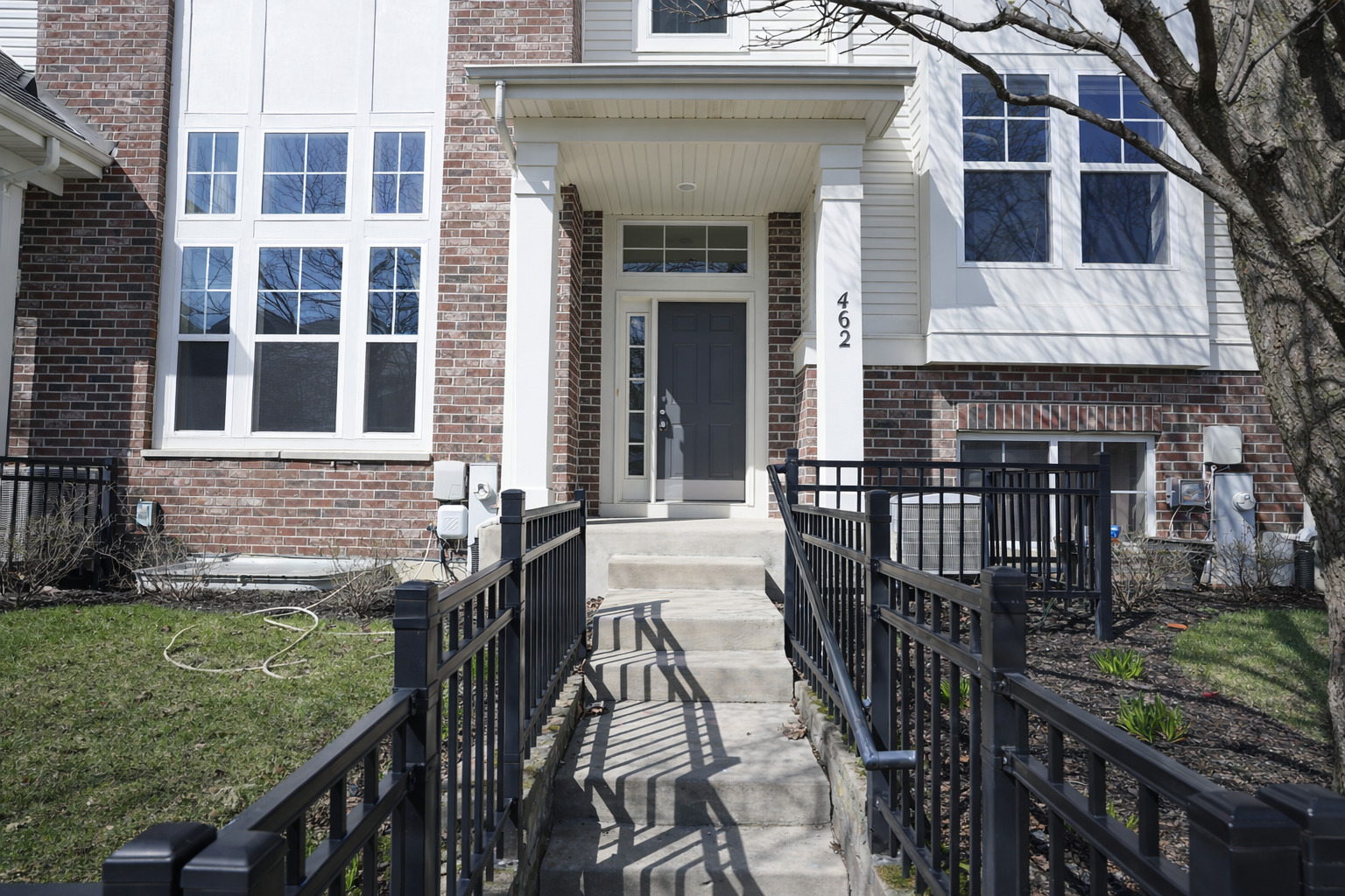 462 GROSVENOR Lane