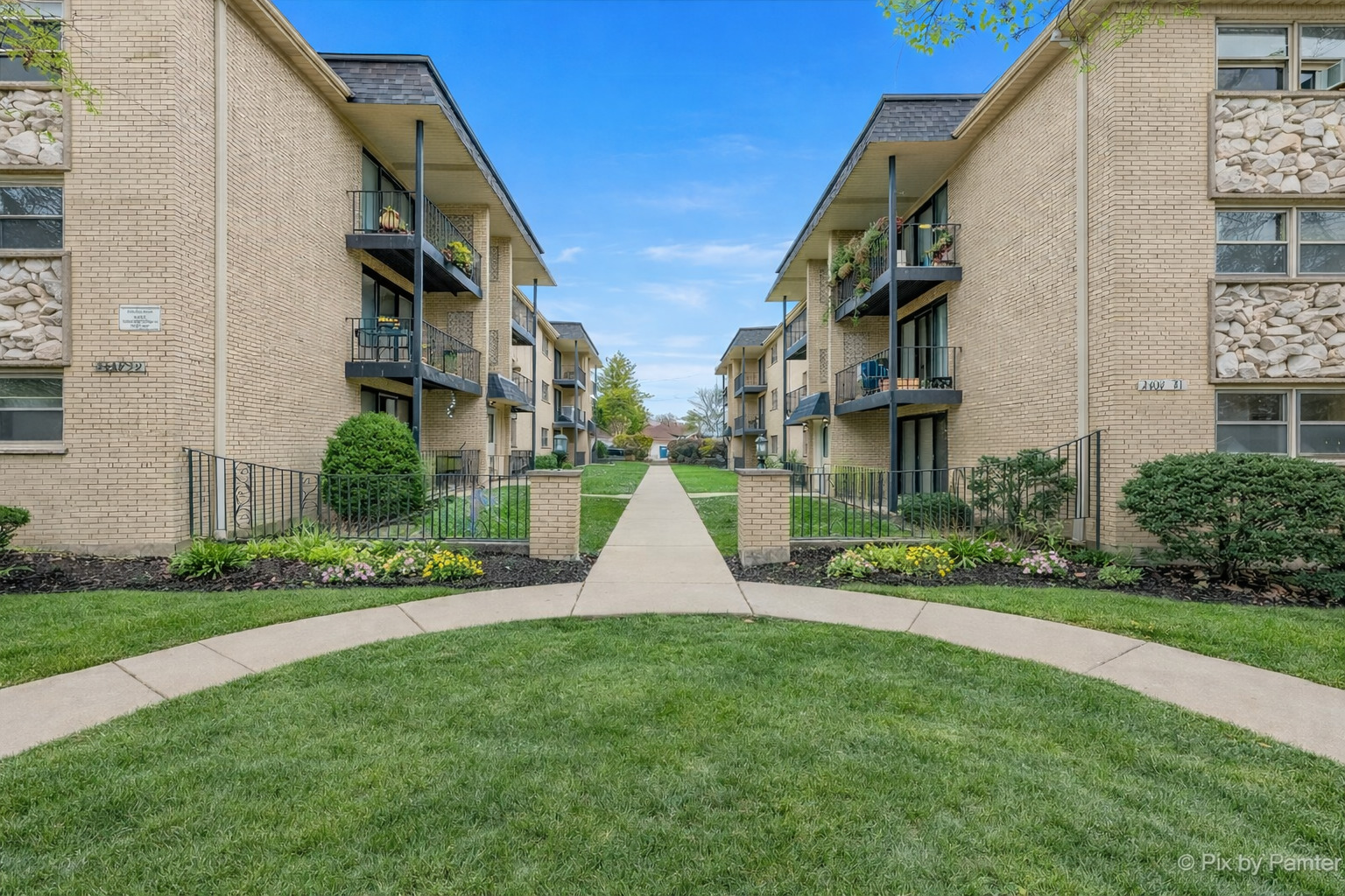 2037 Harlem Avenue
