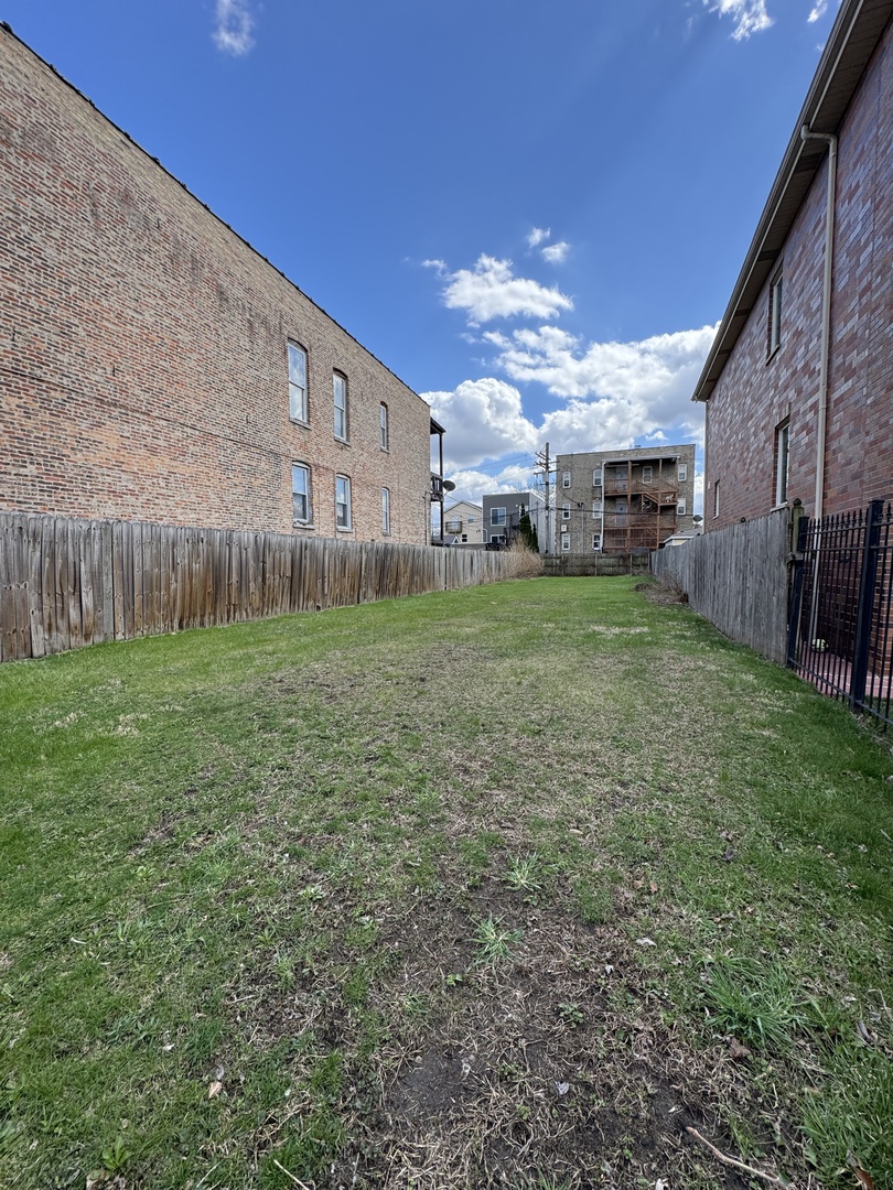 2711 ADAMS Street