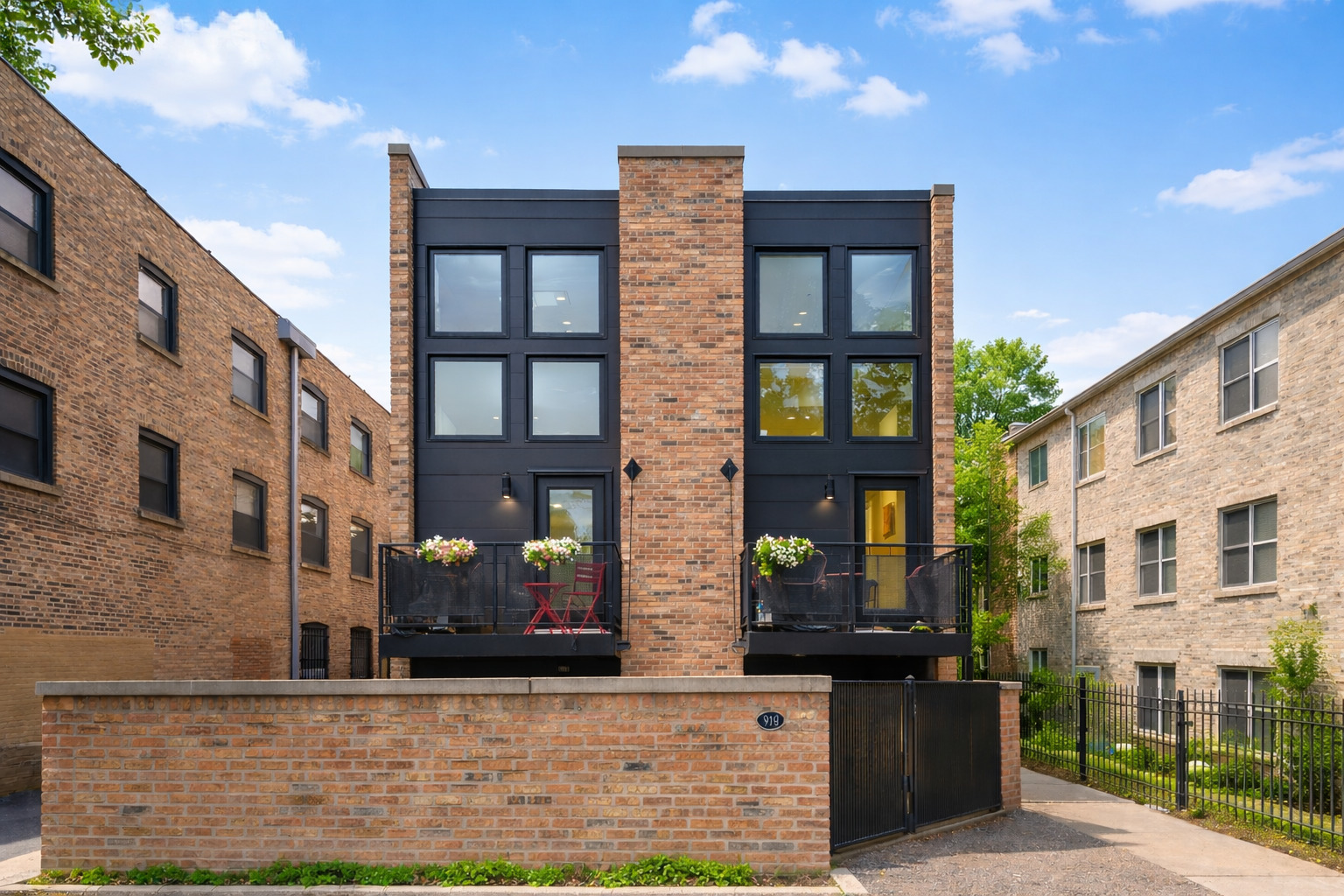 910 Diversey Parkway