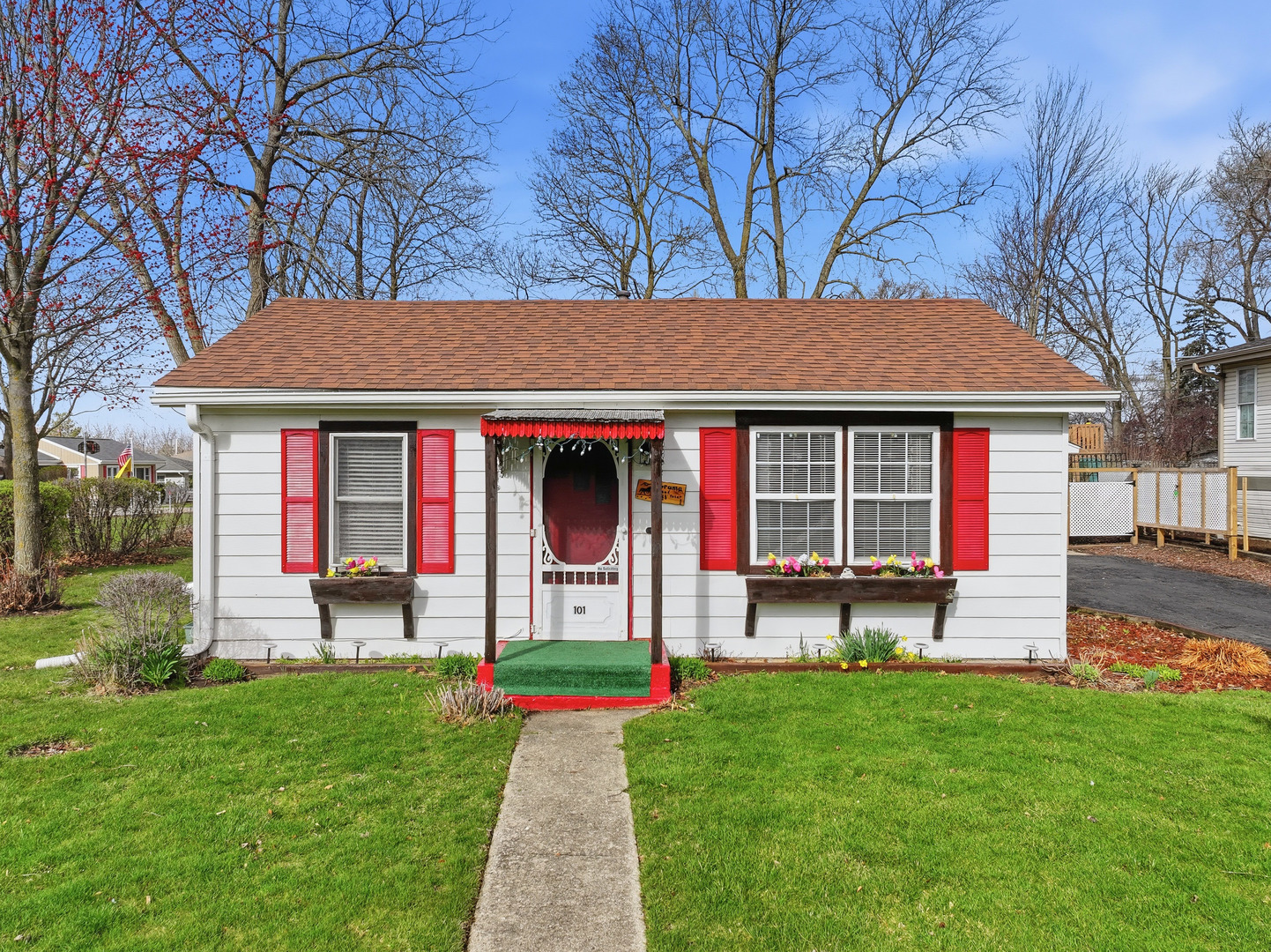 101 Oakleaf Road