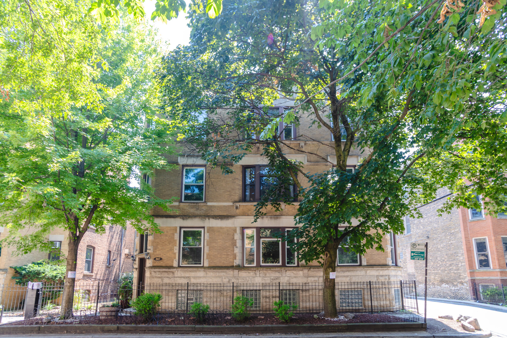 807 NEWPORT Avenue