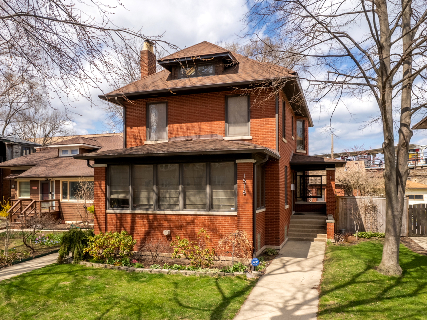 1516 Sherwin Avenue