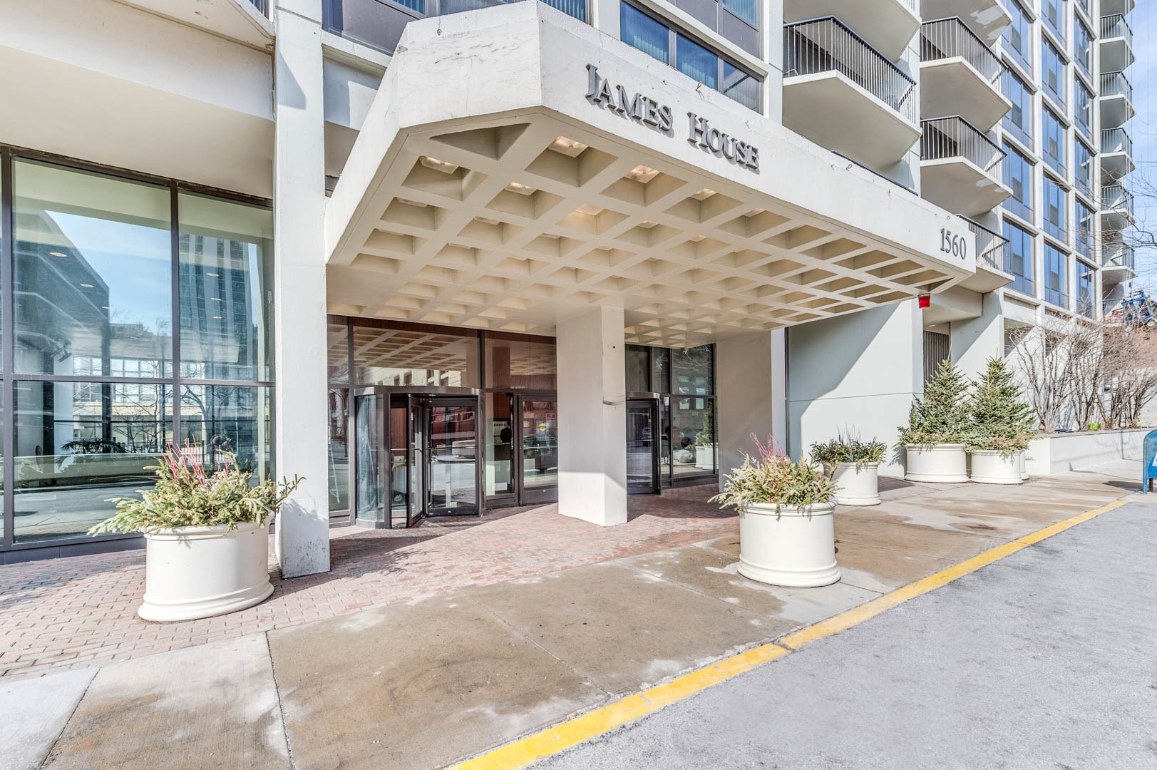 1560 Sandburg Terrace