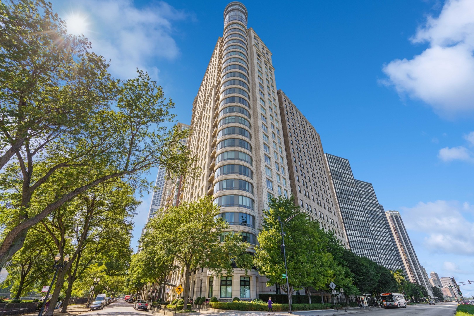 840 LAKE SHORE Drive