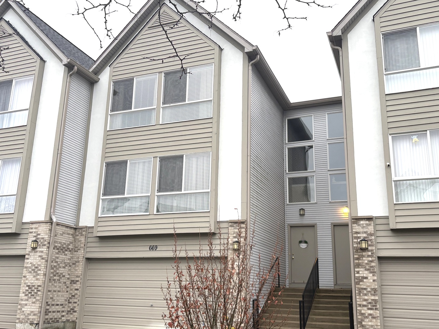 669 DIAMOND POINTE Drive