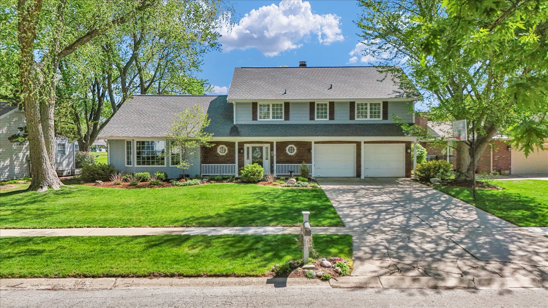 3405 Lakeshore Drive