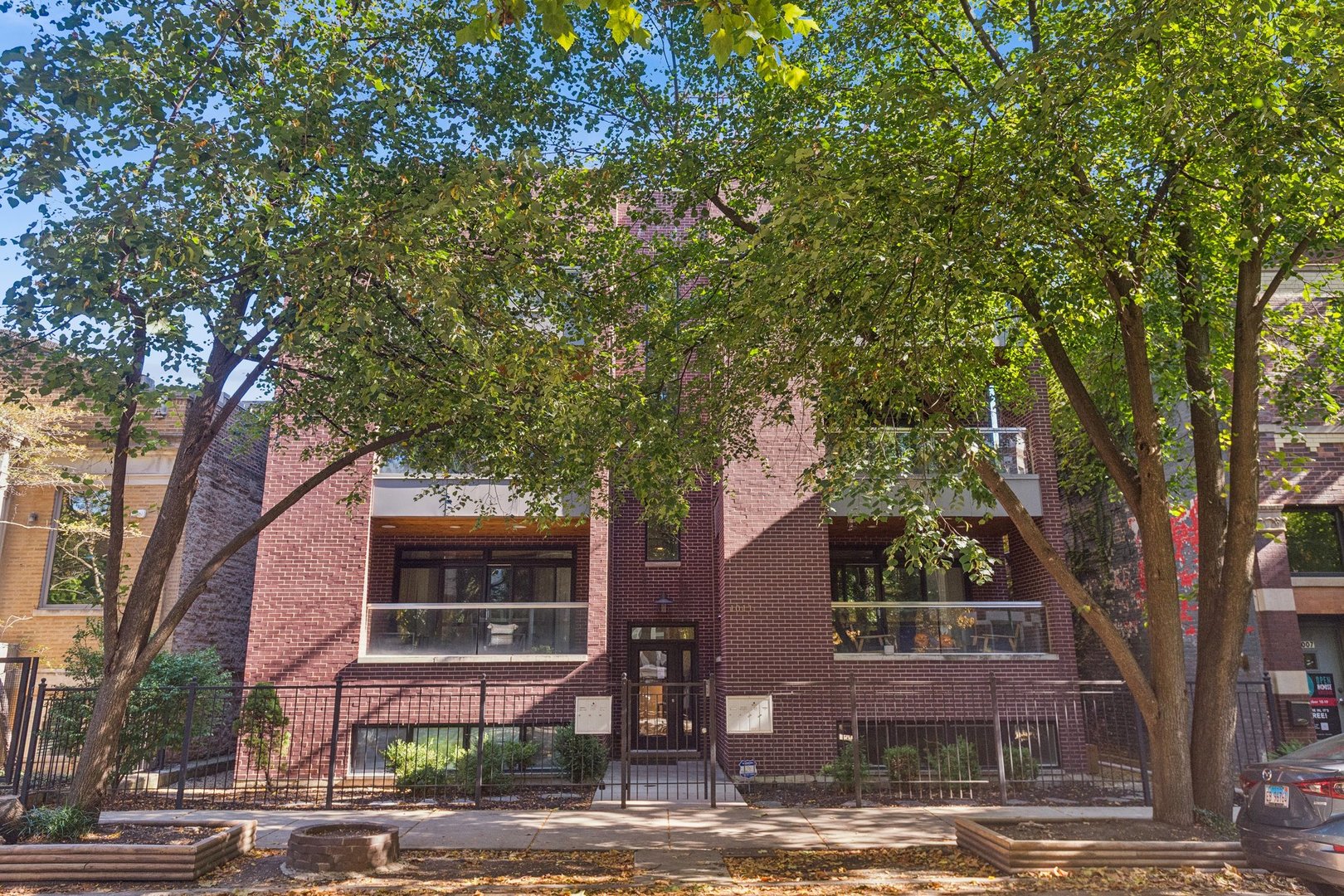 1011 WOLCOTT Avenue