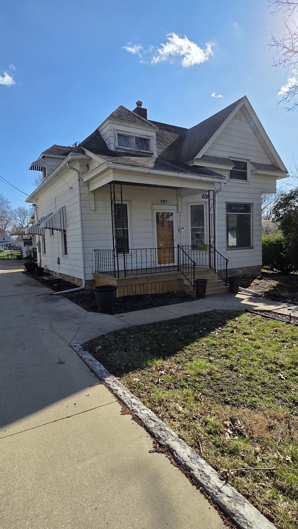 907 2nd Street