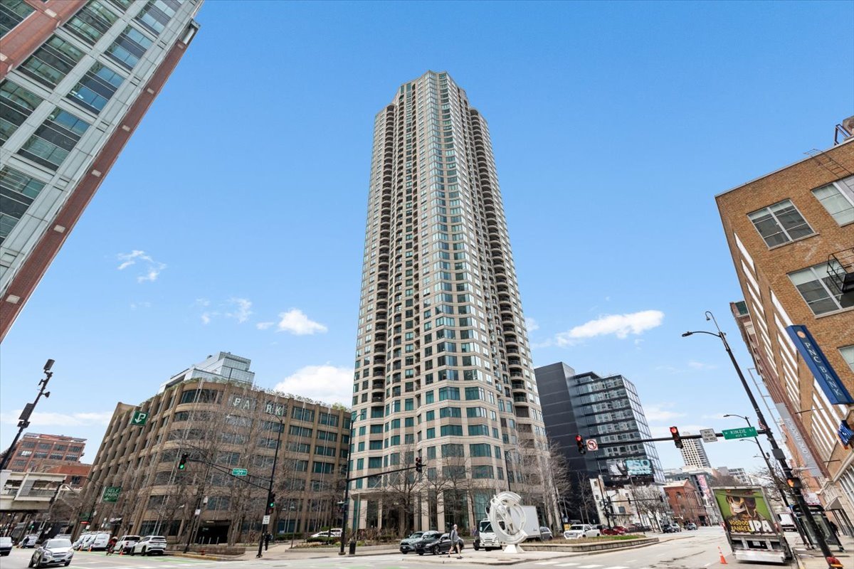 400 La Salle Drive