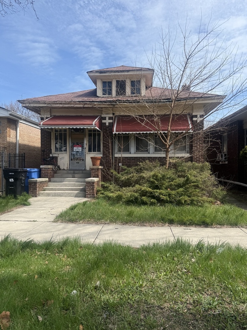 7557 Paxton Avenue