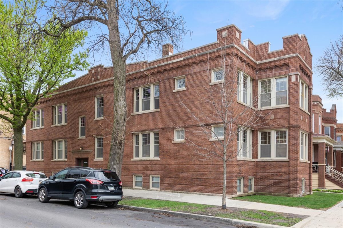 3121 Belle Plaine Avenue