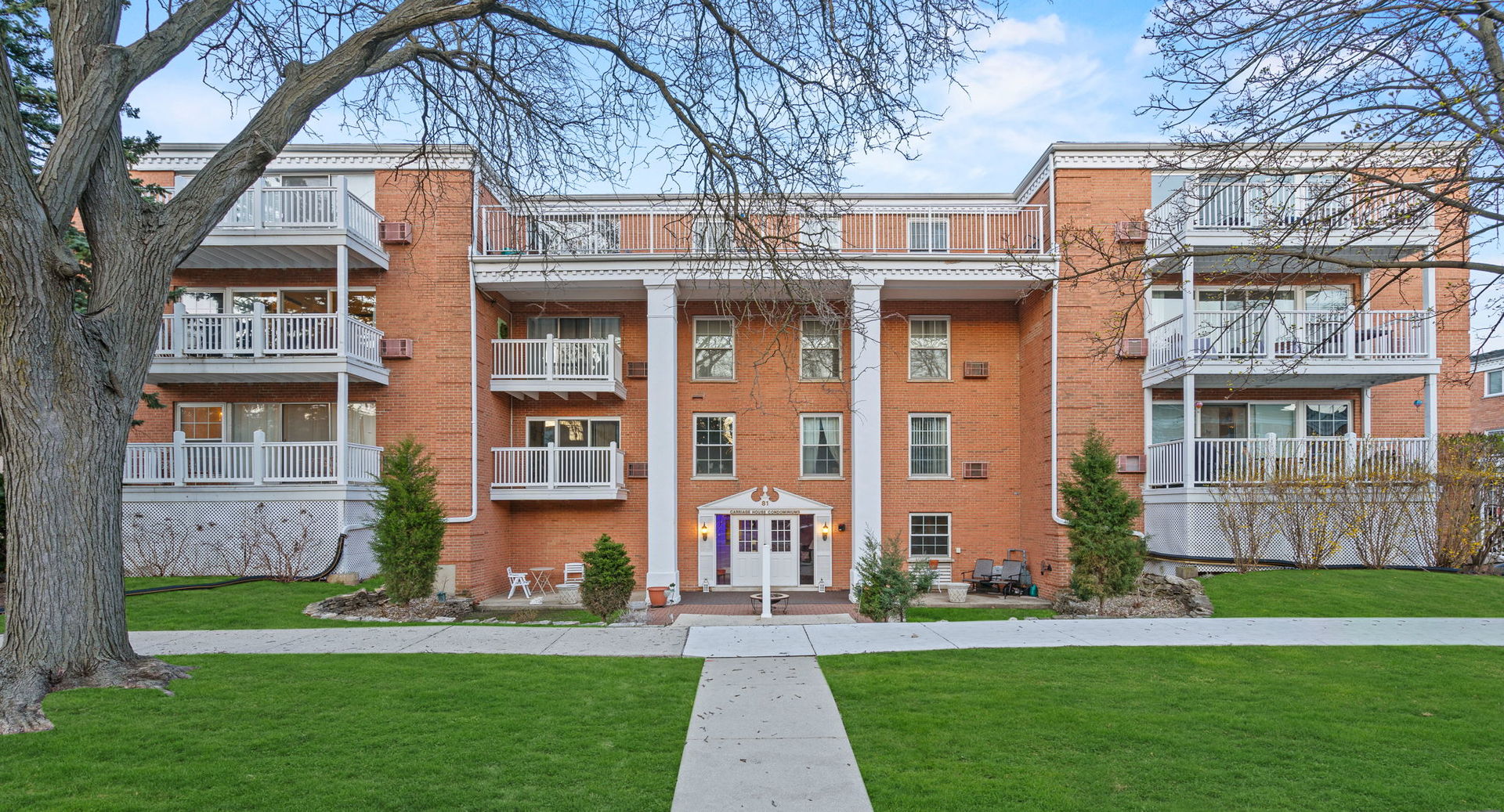 81 6th Avenue