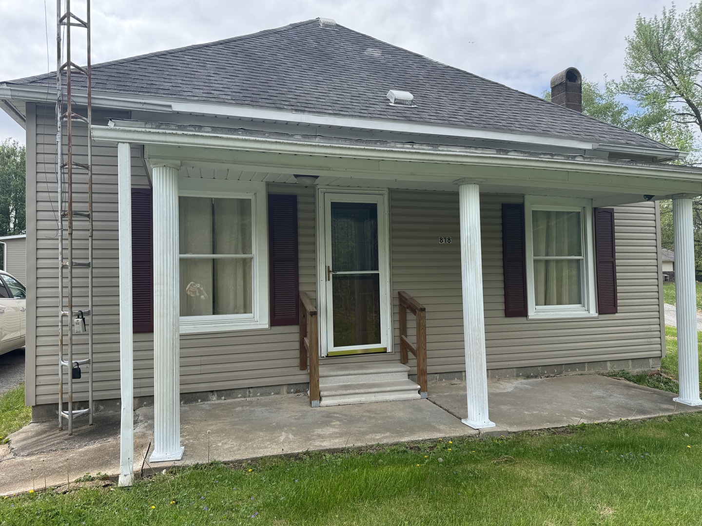 818 Belleville Avenue