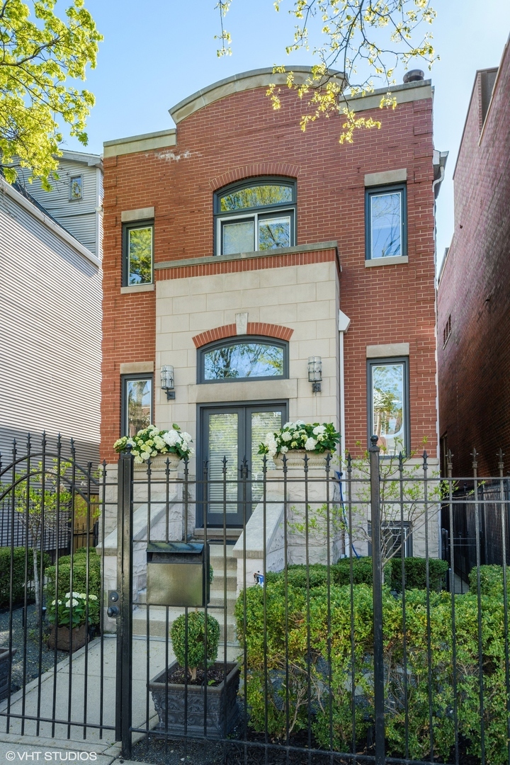 2725 Magnolia Avenue