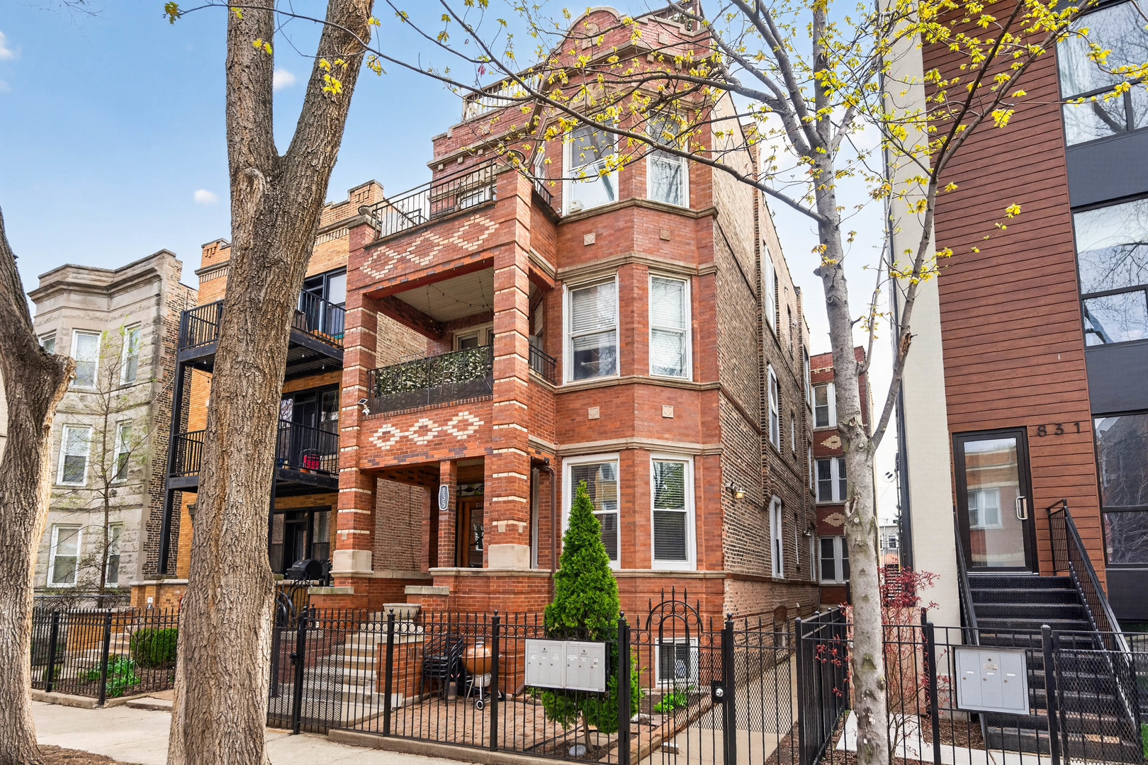 835 Maplewood Avenue