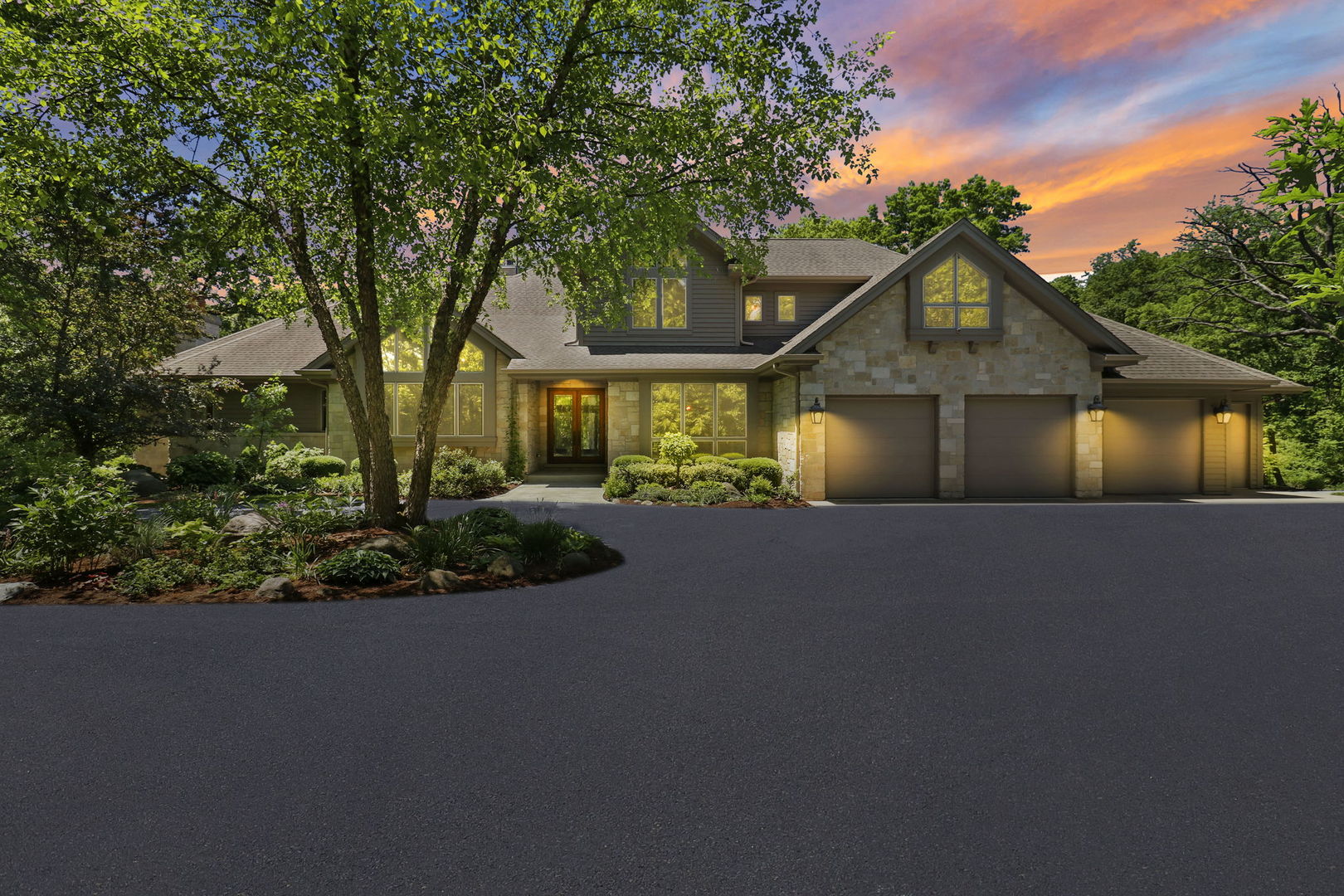8806 WHISPERING PINES Trail