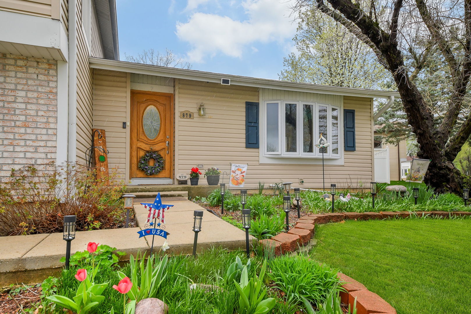 879 Lakeside Drive