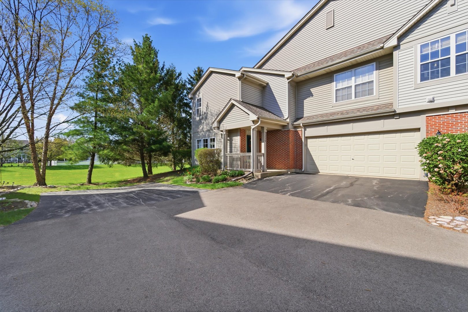 2255 Vanderbilt Drive