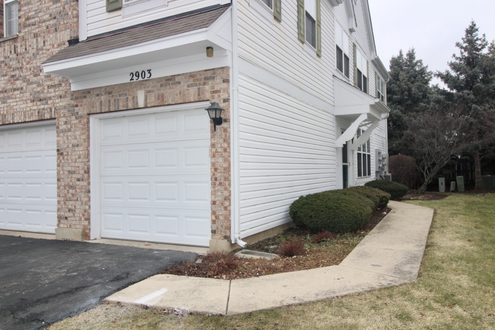 2903 STONEWATER Drive