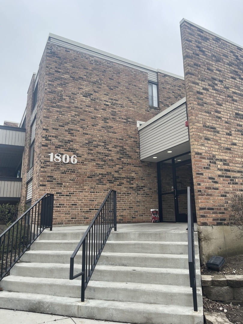 1806 Hemlock Place