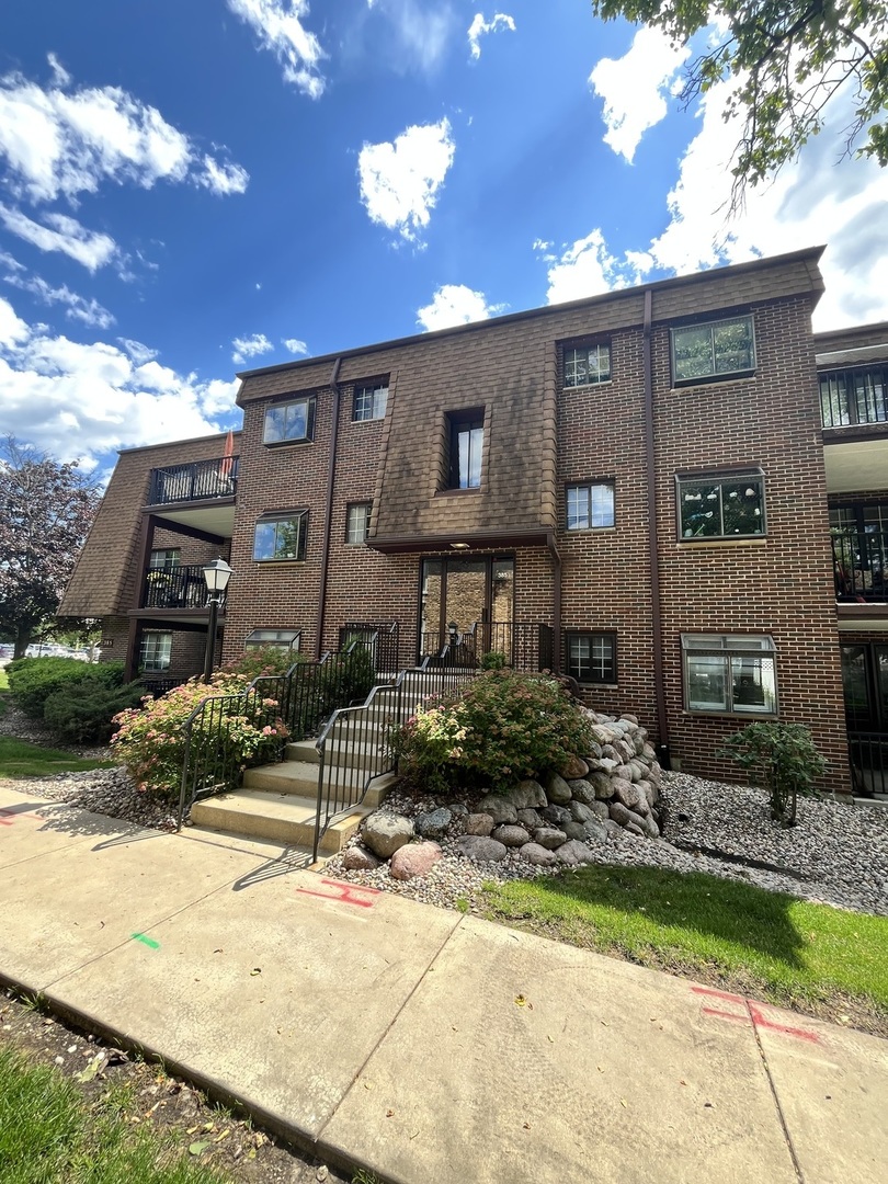 385 Duane Street