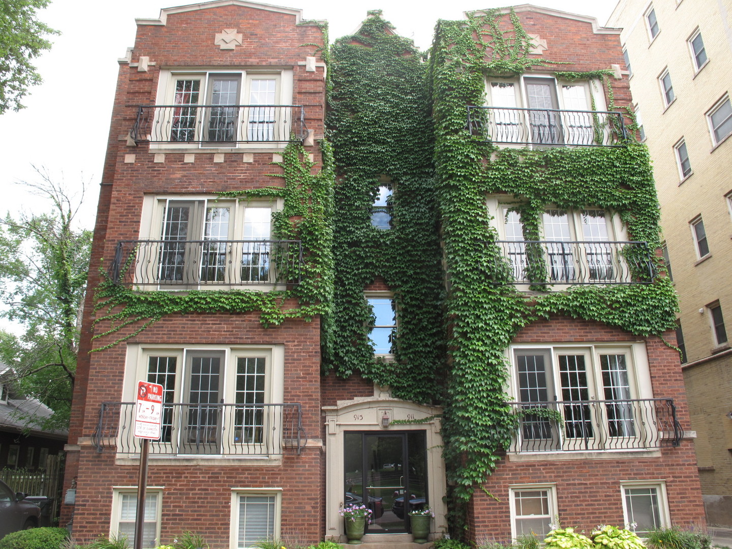 911 Maple Avenue