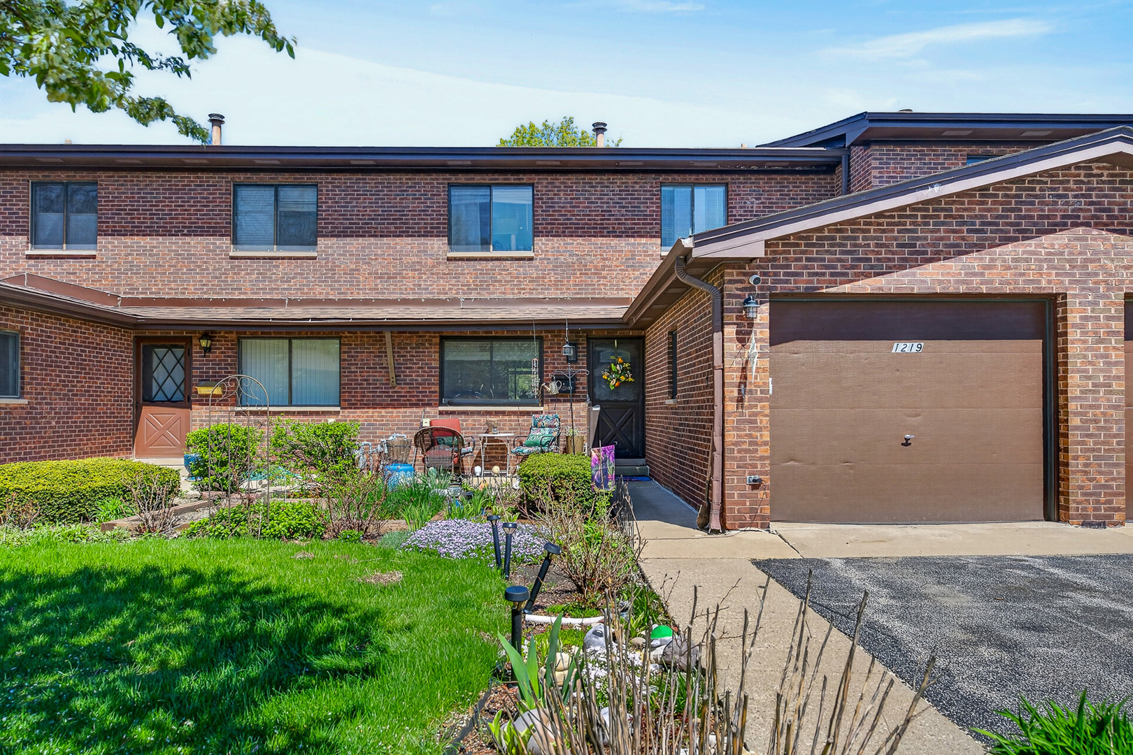 1219 Hunters Lane