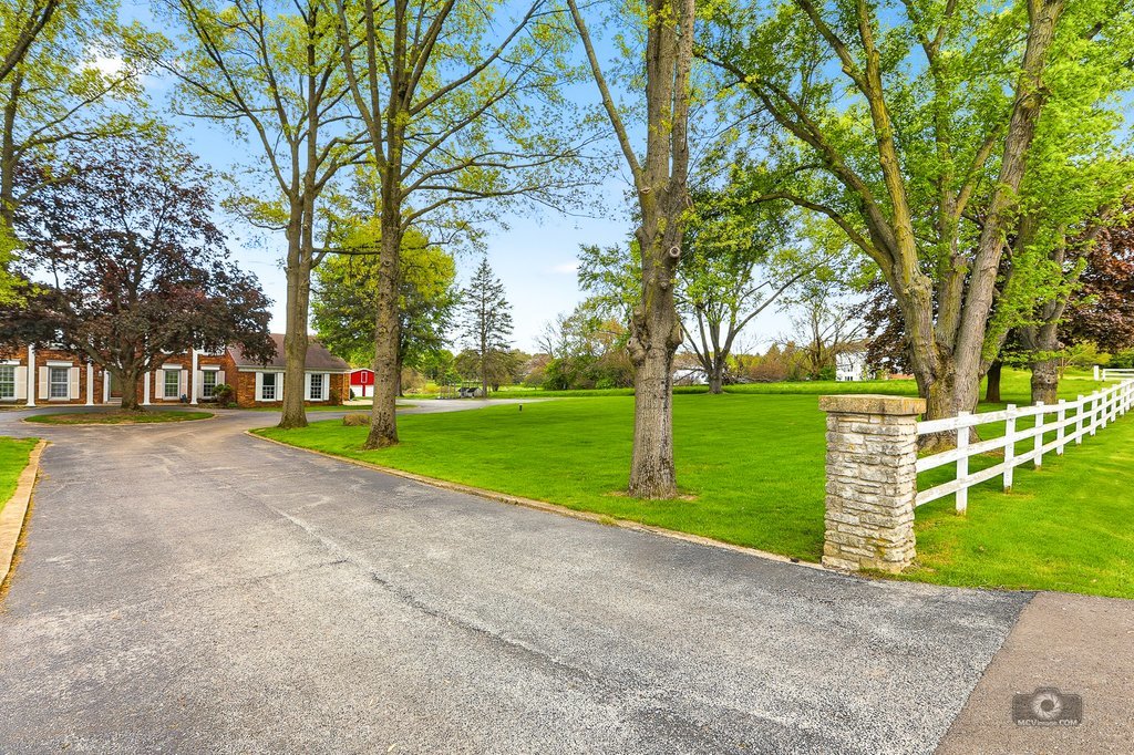 39W093 Silver Glen Road