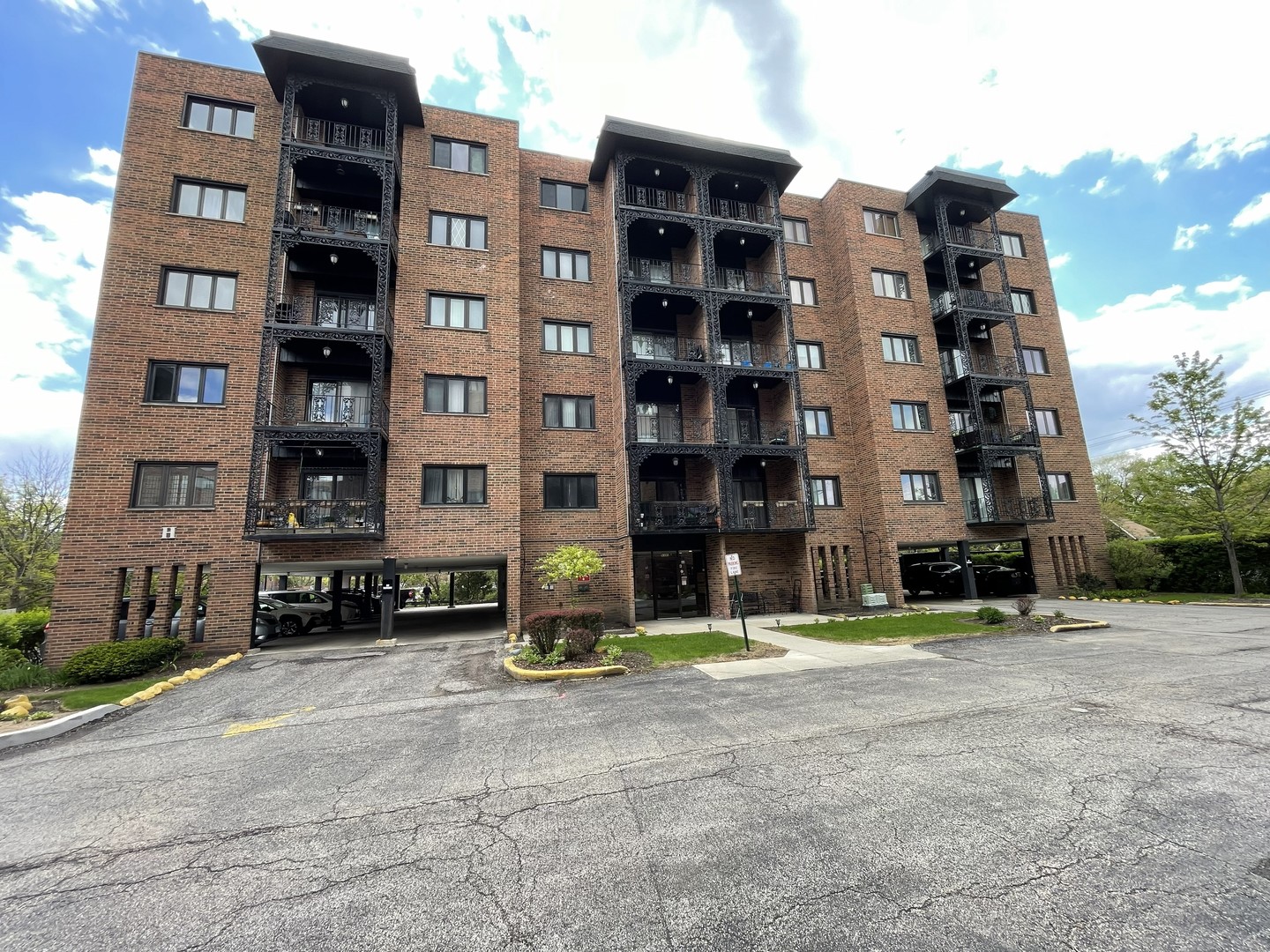 9395 LANDINGS Lane