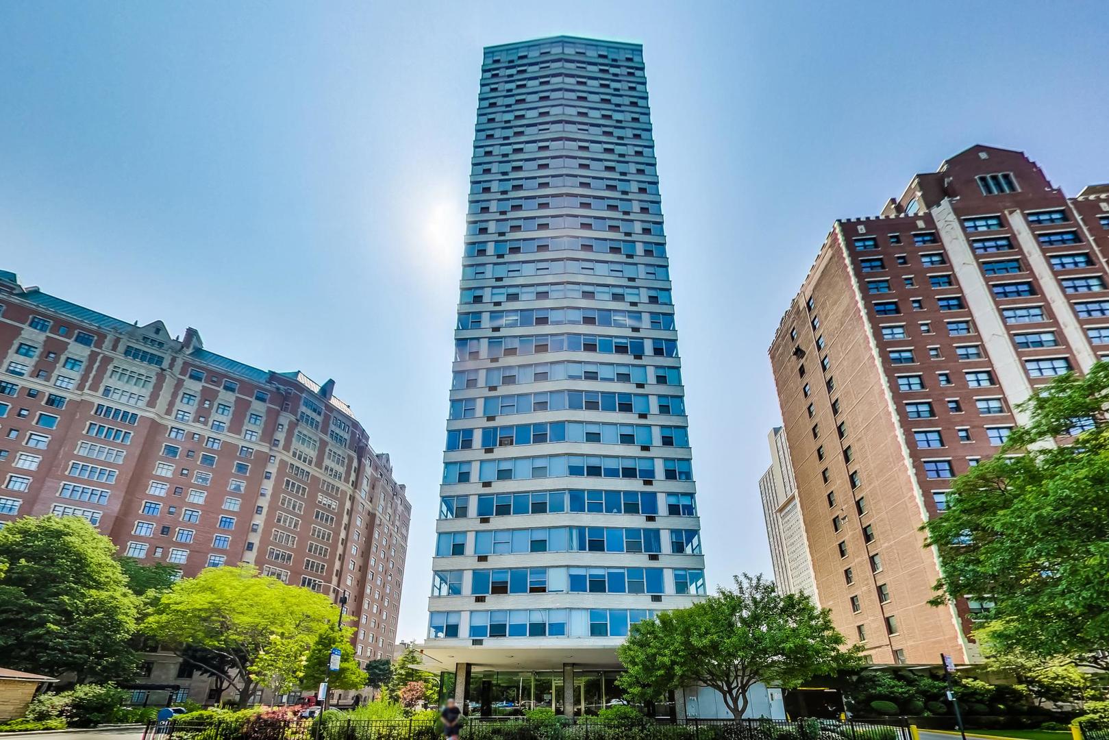 3900 Lake Shore Drive