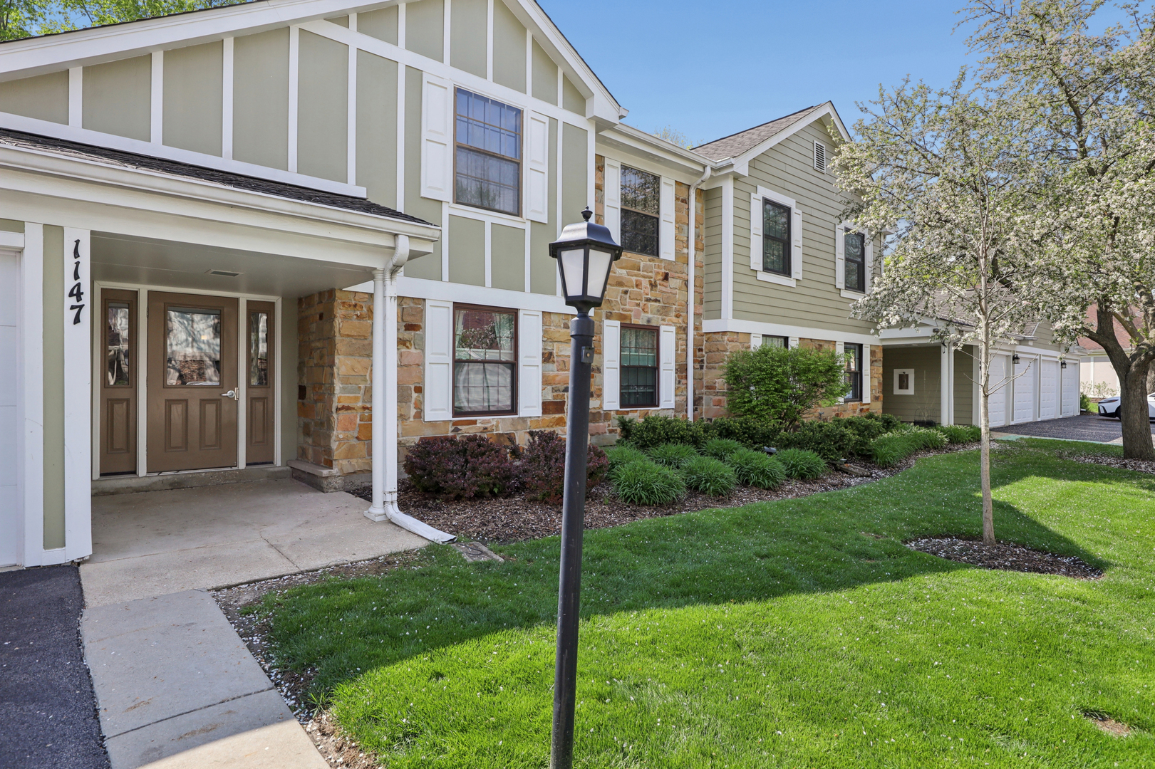 1147 Middlebury Lane