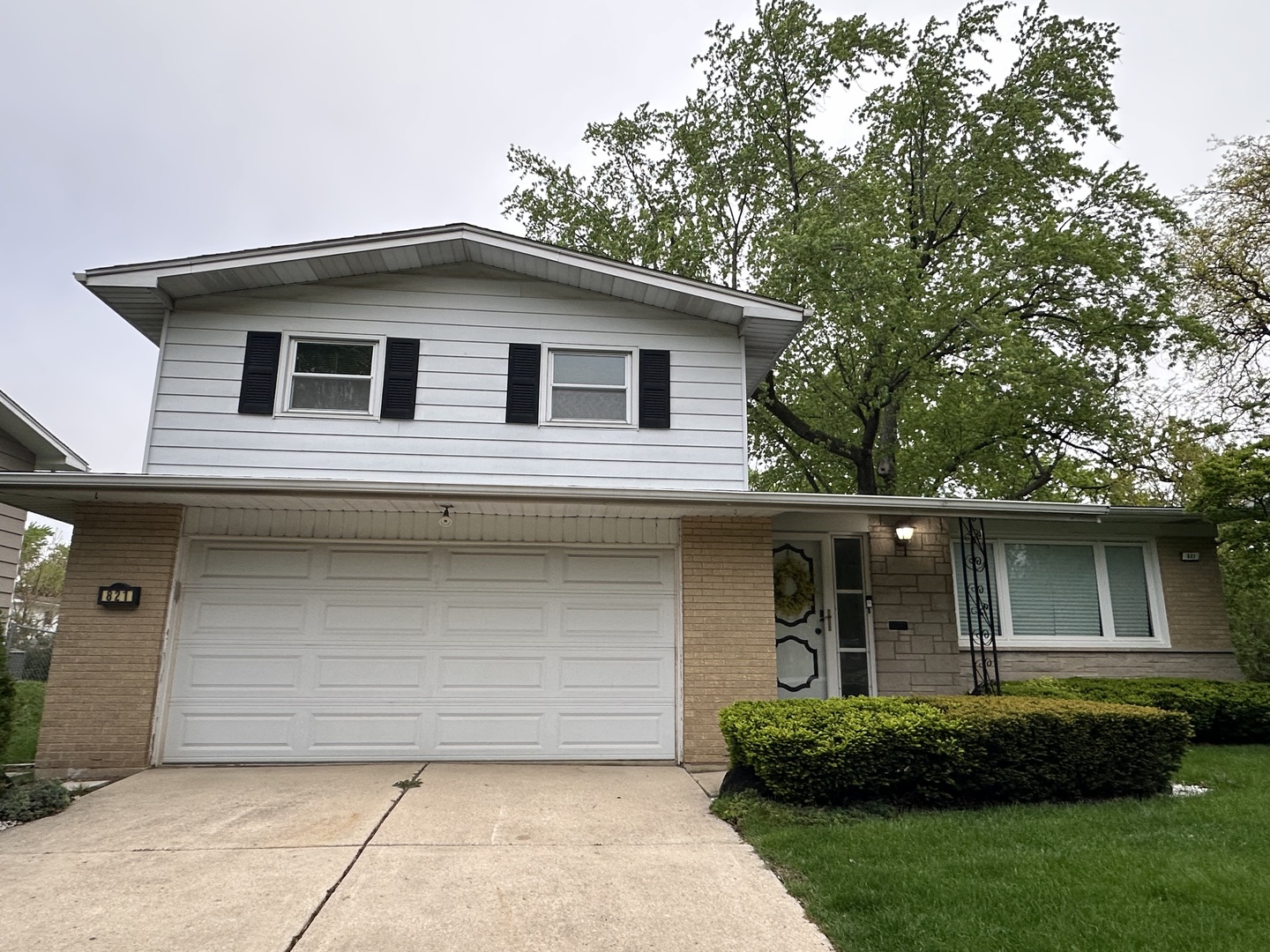 821 Manor Court