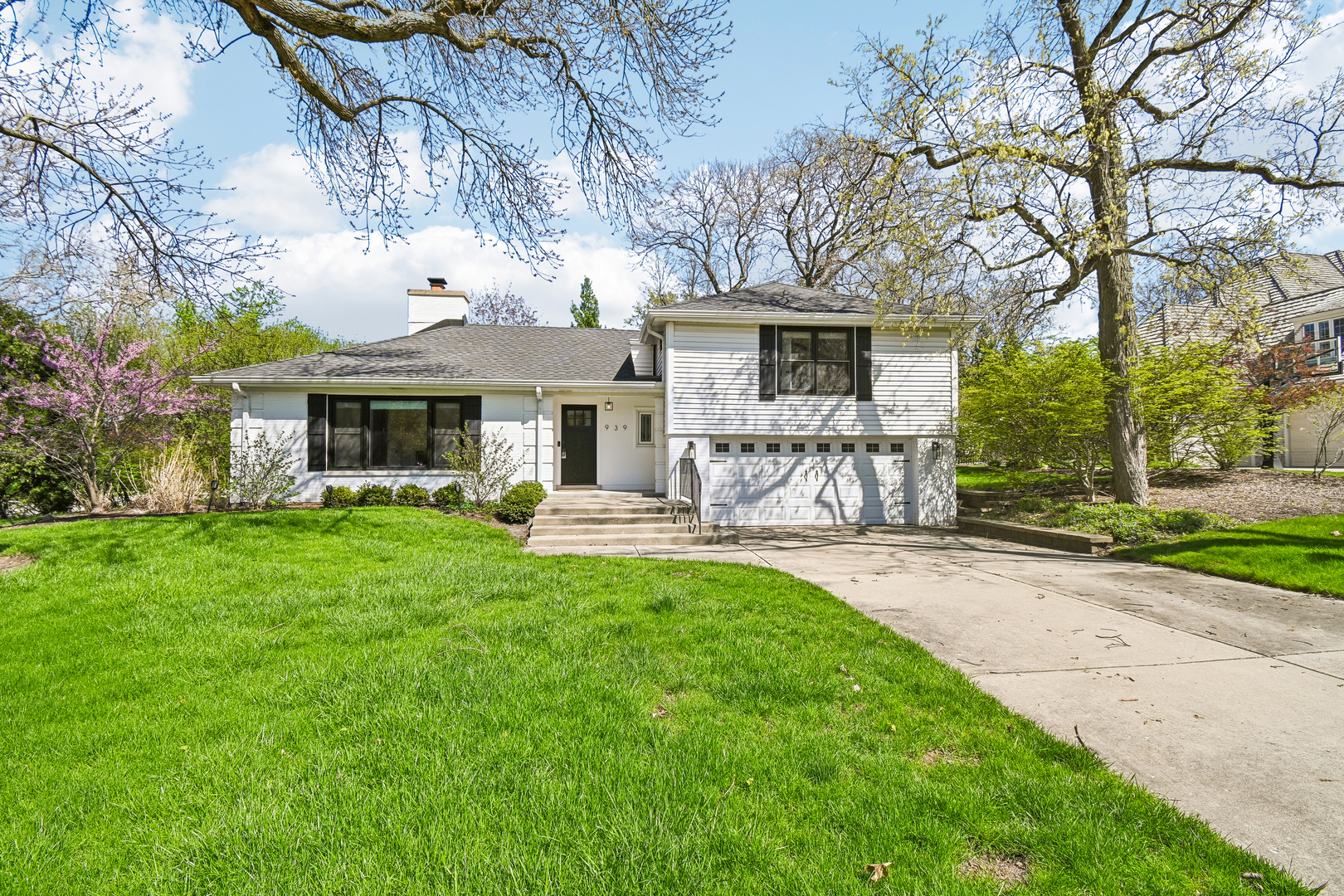 939 Westcliff Lane