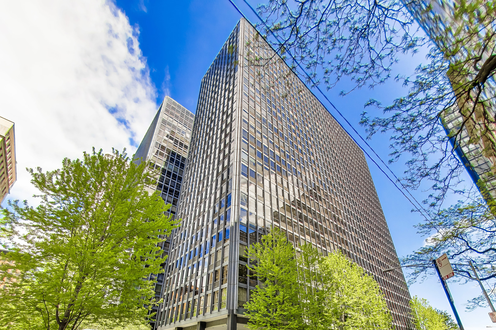 900 LAKE SHORE Drive
