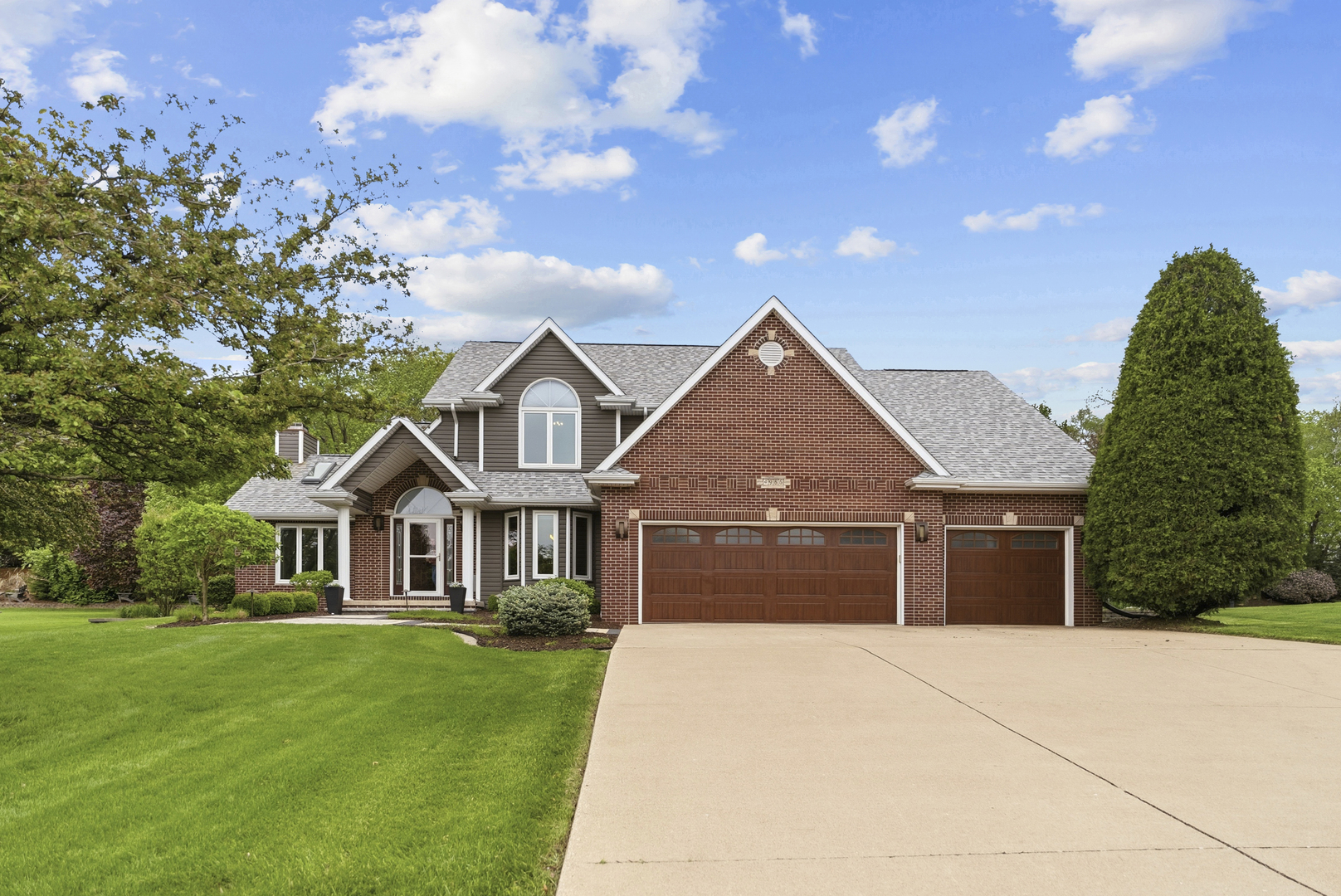 4986 Foxborough Court