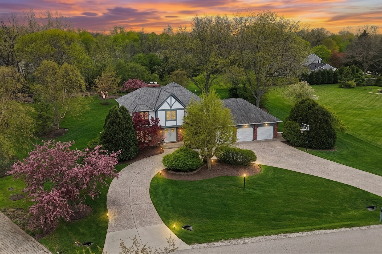 1525 Saratoga Court