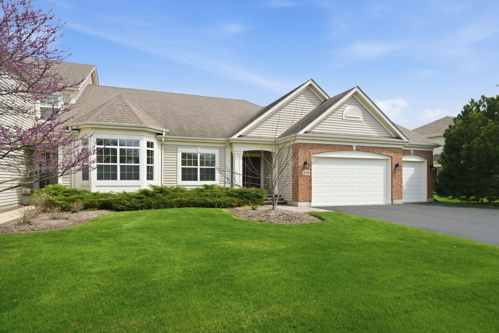 109 Valencia Parkway