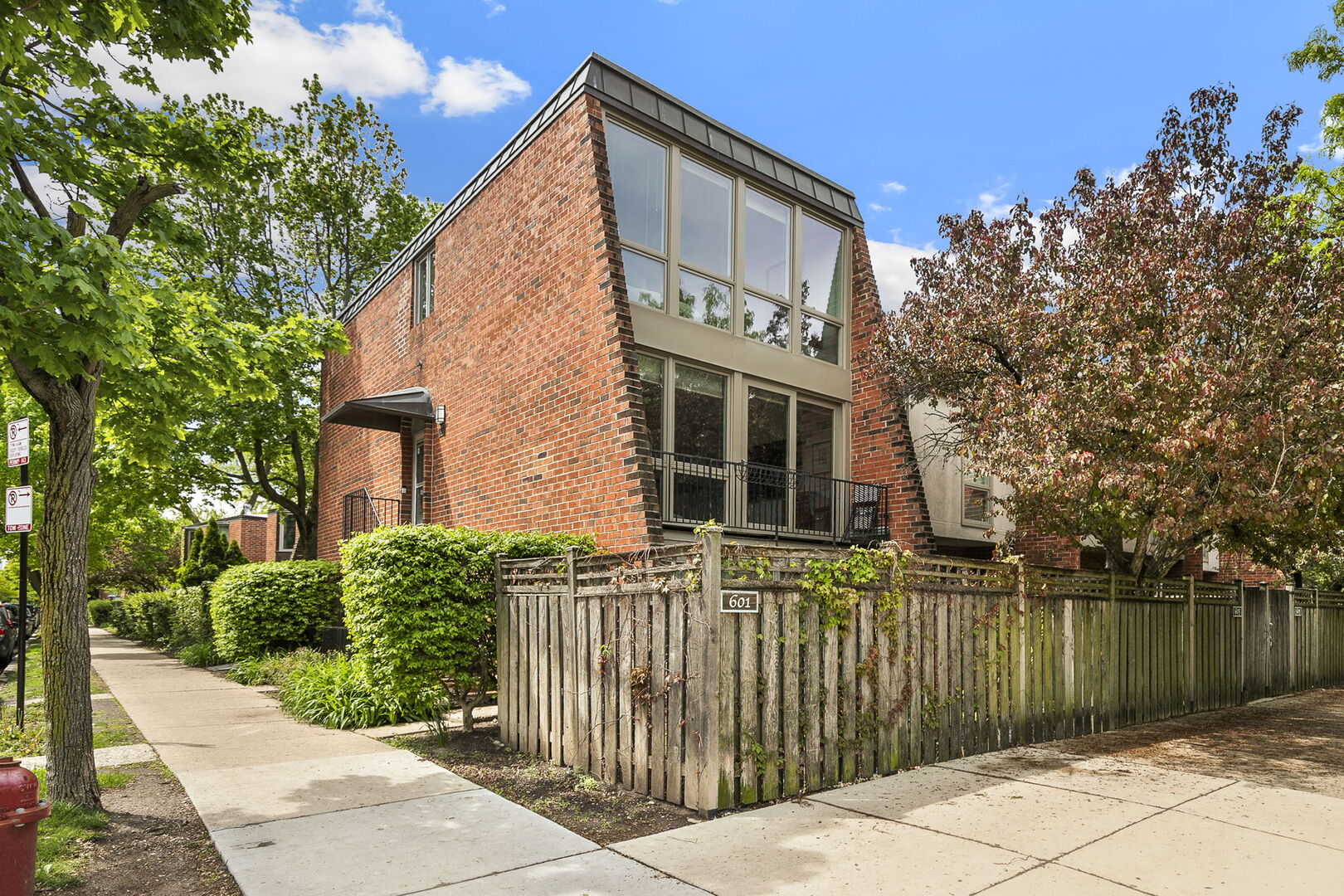 601 Dickens Avenue